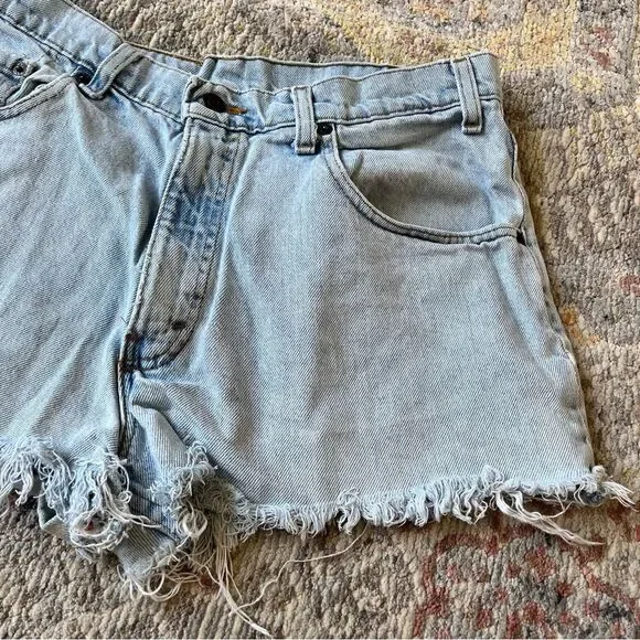 Woman’s Levi size 545 light wash size 10 jean shorts - Picture 3 of 6
